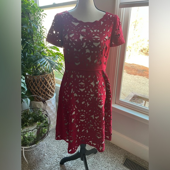 Moulinette Soeurs Dresses & Skirts - Moulinette Soeurs Laser-Cut Red Fit & Flare dress in SZ 6 in gently used cond